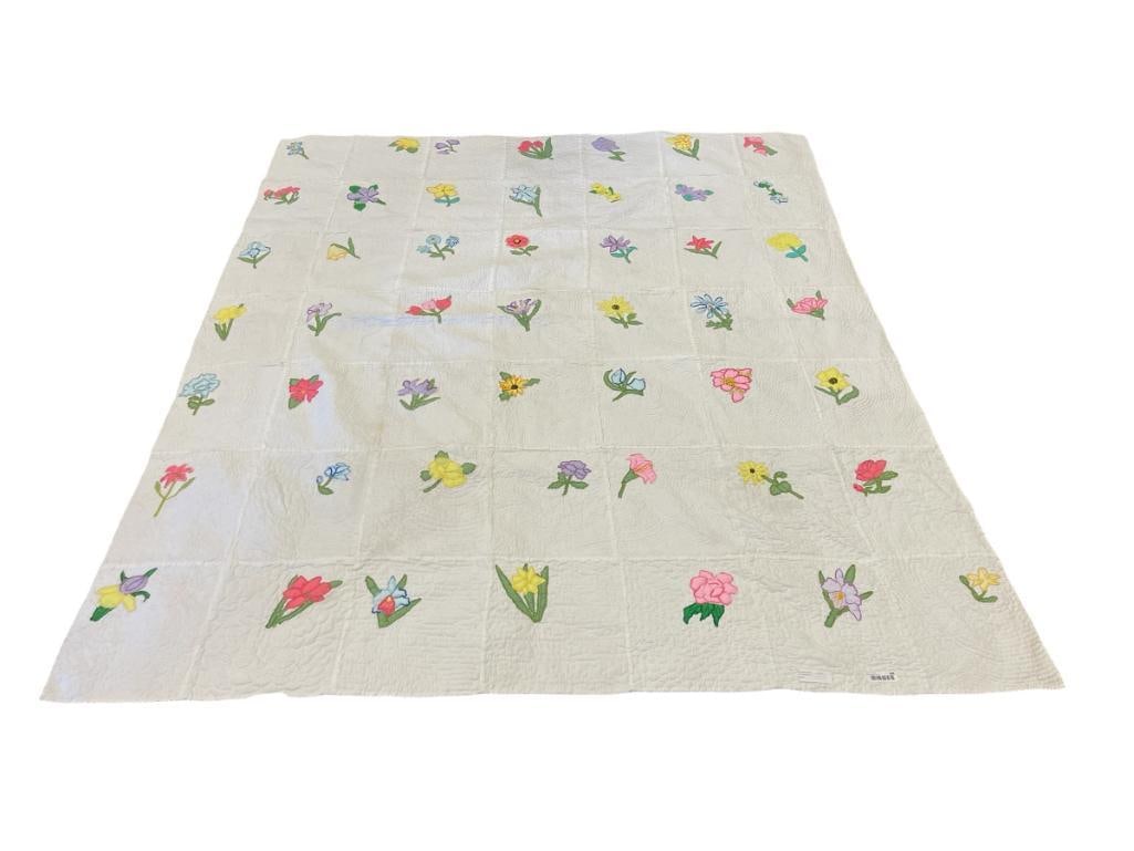 MID-20TH CENTURY HAND MADE FLORAL DESIGN QUILT (1 of 6)