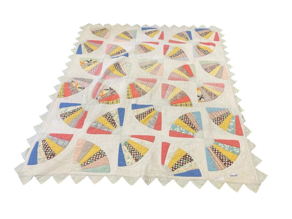 1930'S - 1940'S COLORFUL FAN DESIGN QUILT WITH WHITE BACKGROUND AND SAWTOOTH BORDER: LIGHT STAINS, NO HEAVY WEAR 68" X 80" 