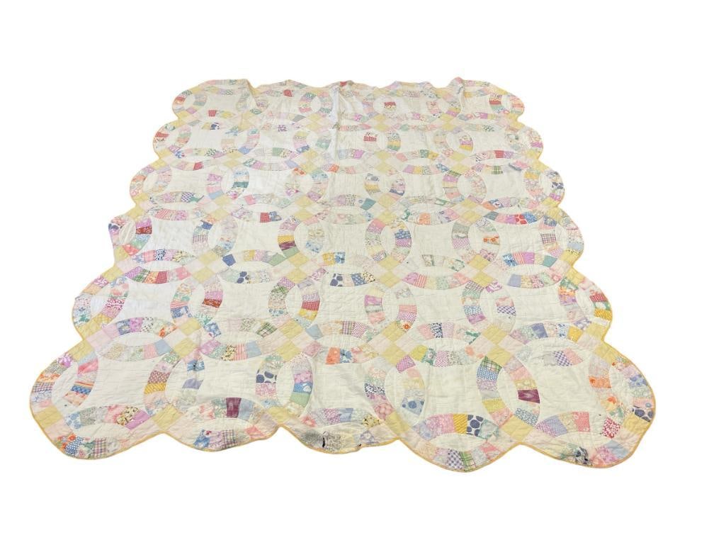 DOUBLE WEDDING RING VINTAGE PATCHWORK STYLED QUILT (1 of 6)