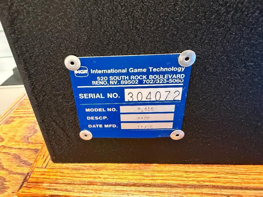 VINTAGE CIRCA 1980'S PACE ROLL-A-TOP ALUMINUM 10 CENT / DIME SLOT MACHINE FROM HARRAH'S CASINO - 14