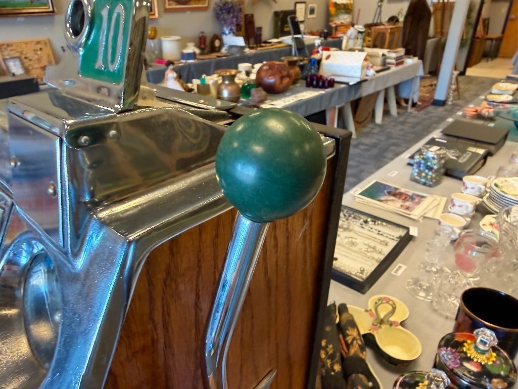 VINTAGE CIRCA 1980'S PACE ROLL-A-TOP ALUMINUM 10 CENT / DIME SLOT MACHINE FROM HARRAH'S CASINO - 18