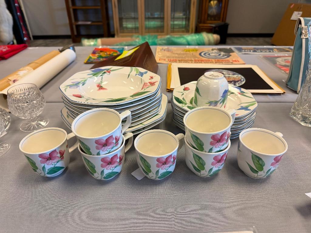 25 PIECES OF MIKASA GALLERY DV007 FRENCH SILK PATTERN PORCELAIN TABLEWARE - 2