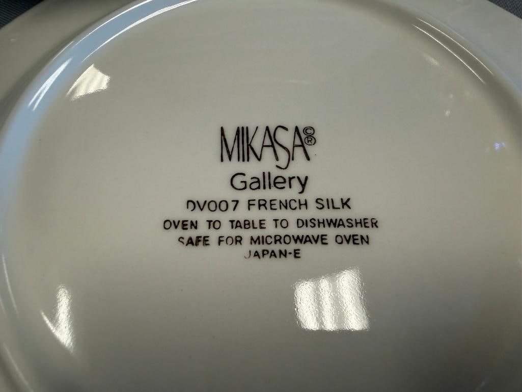25 PIECES OF MIKASA GALLERY DV007 FRENCH SILK PATTERN PORCELAIN TABLEWARE - 9