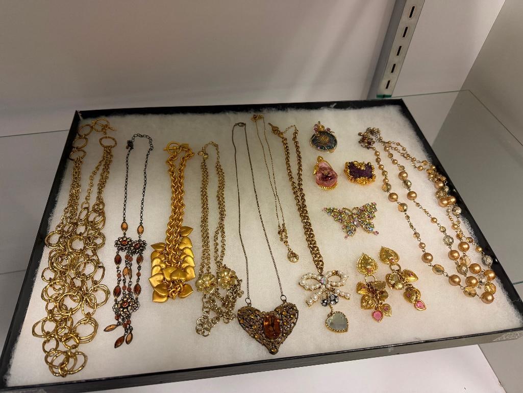 ASSORTED GOLD TONE LADIES COSTUME JEWELRY FEATURING PENDANT NECKLACES, BROOCHES, PENDANTS - 2