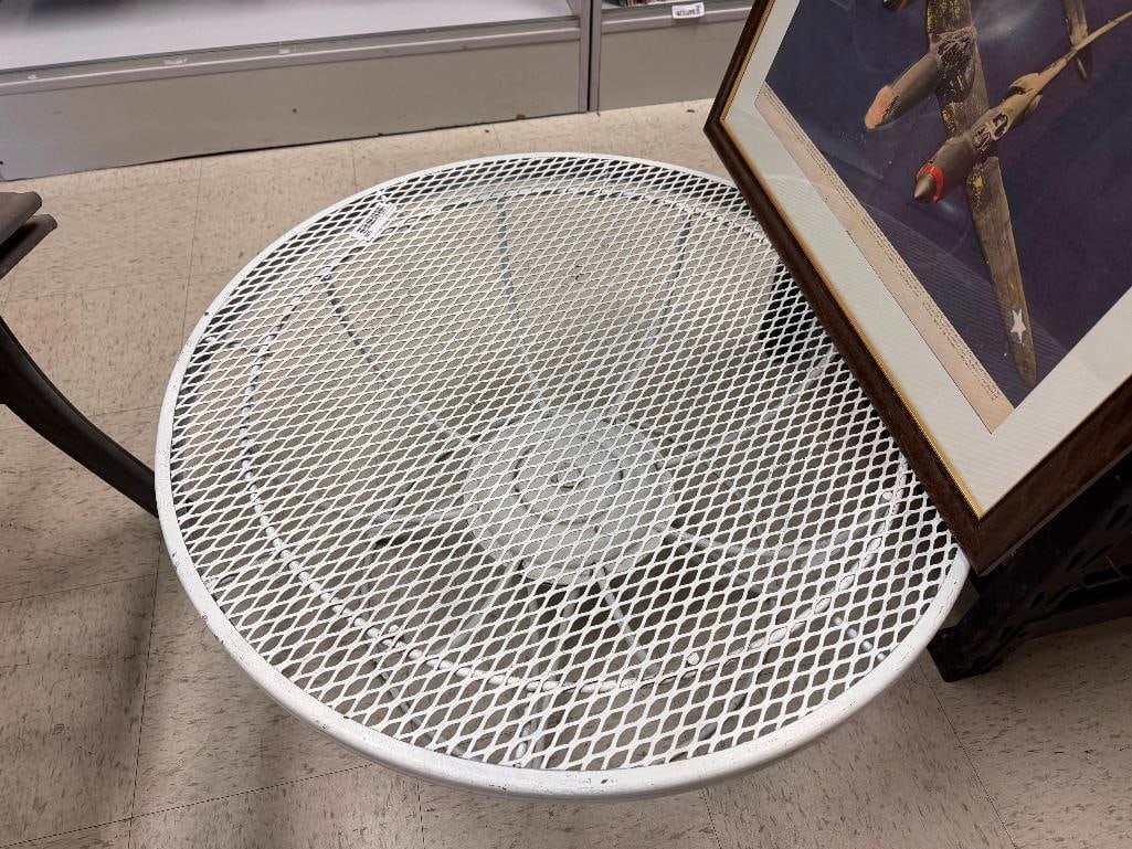 VINTAGE MID-CENTURY WROUGHT IRON PATIO SIDE TABLE FEATURING DIAMOND GRID MESH TOP - 5
