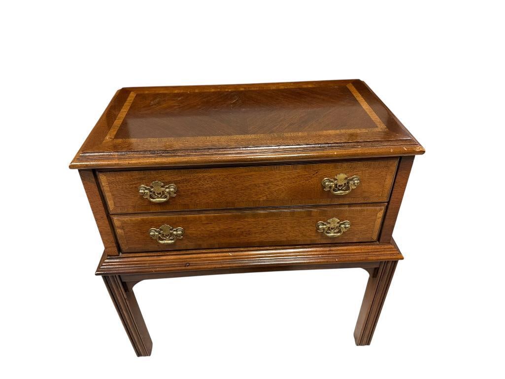 VINTAGE LANE FURNITURE MAHOGANY TWO DRAWER SMALL SIDE TABLE CHEST (1 of 13)