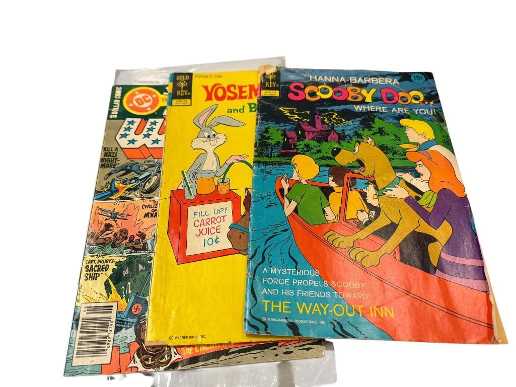 THREE VINTAGE COMIC BOOKS SCOOBY DOO, YOSEMITE SAM AND BUGS BUNNY, ND ALL OUT WAR (1 of 15)