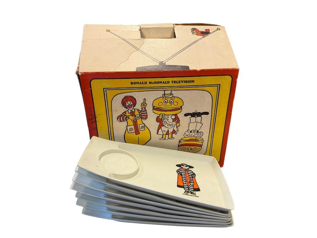 1960'S MC. DONALDS CARDBOARD T.V. BOX AND 1970'S MC. DONALDS CHARACTER HAPPY MEAL SERVING PLATES (1 of 15)