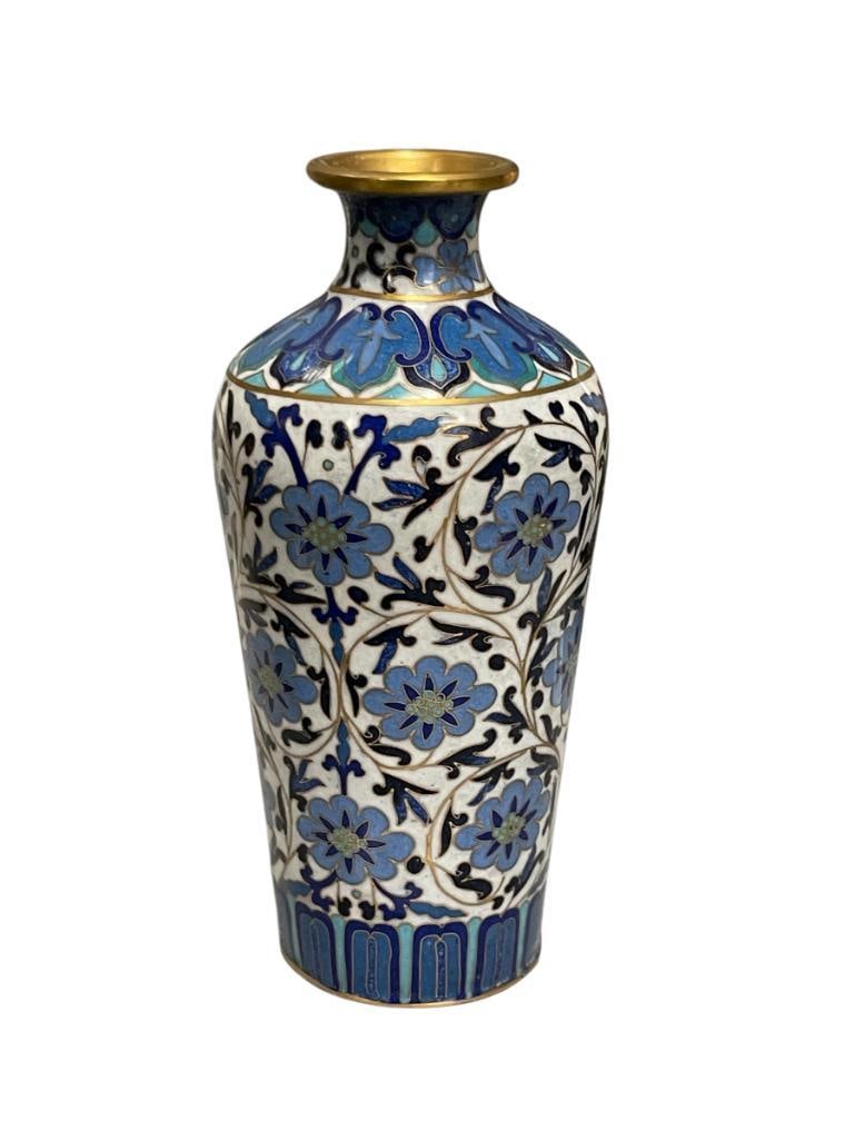 20TH CENTURY CHINESE CLOISONNE ENAMEL BLUE AND WHITE FLORAL AND VINE VASE INTRICATE WIRE WORK: ENAMELED BRASS VASE WITH FLORAL DESIGN IN BLUE TONES, IN GREAT CONDITION 6 1/4" H 