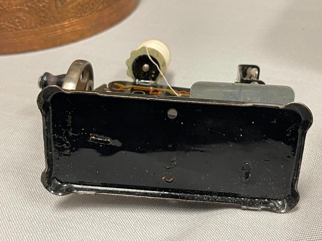 VINTAGE CASIGE SEW-O-MATIC CHILDRENS TOY SEWING MACHINE CIRCA 1900'S - 1930'S - 7