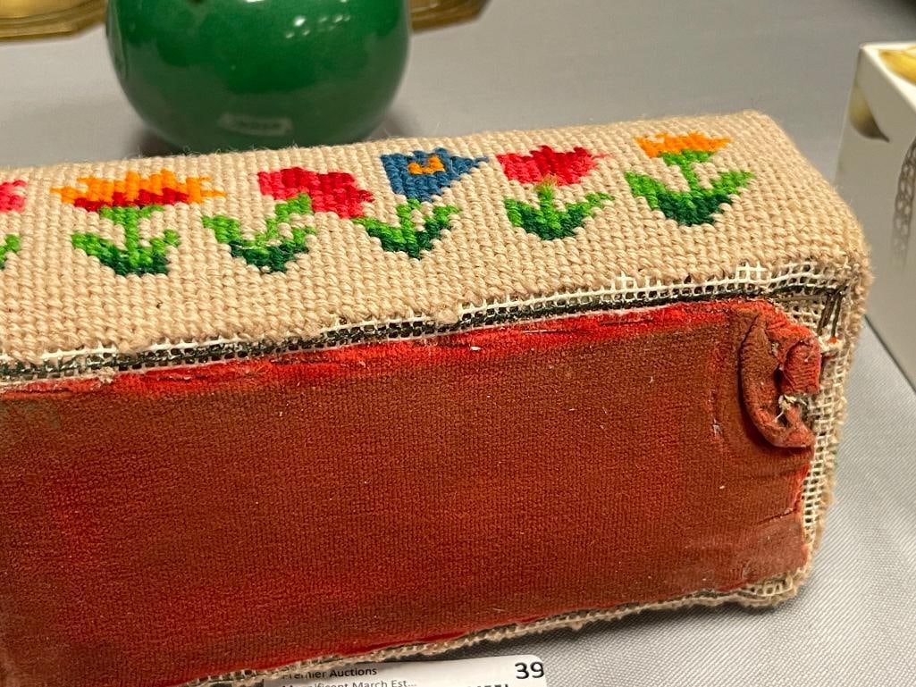 VINTAGE HAND CRAFTED NEEDLEPOINT DOORSTOP - 5