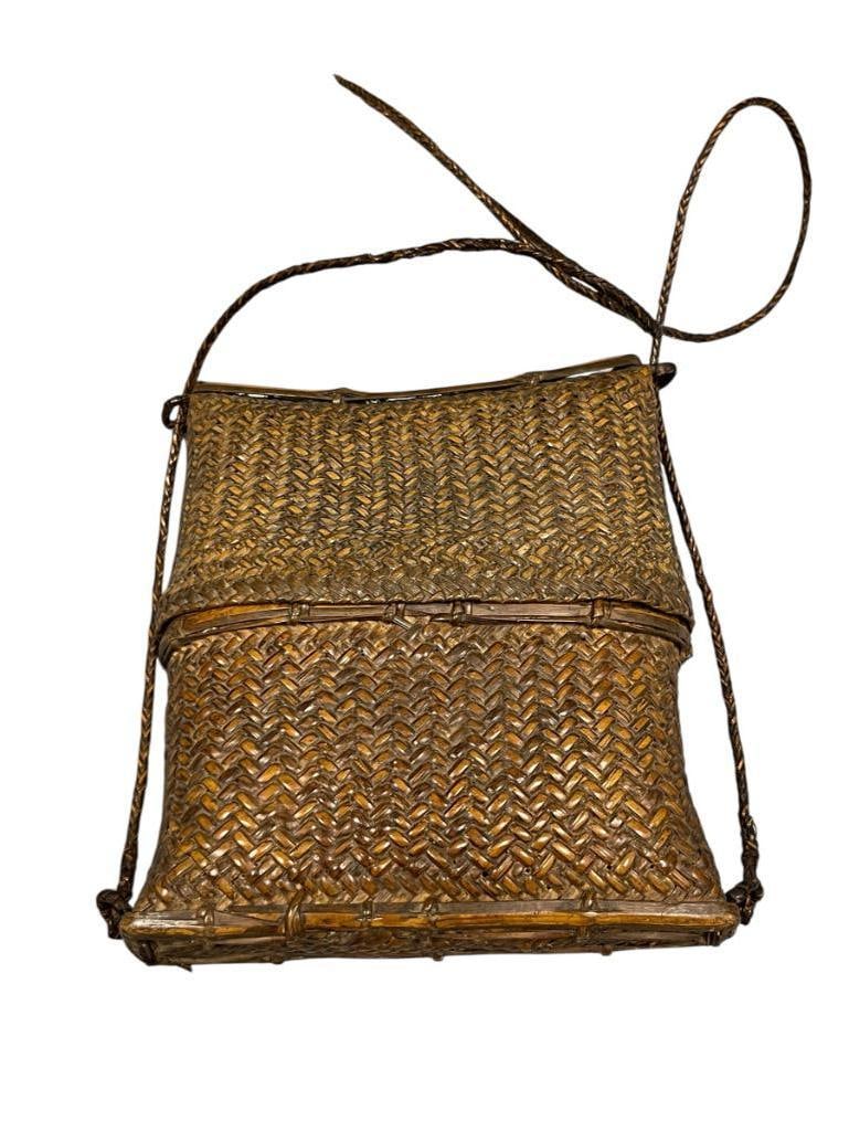 20TH CENTURY PHILIPPINES PASIKING INDIGENOUS LUZON WOVEN SATCHEL MADE FROM RATTAN / BAMBOO (1 of 7)