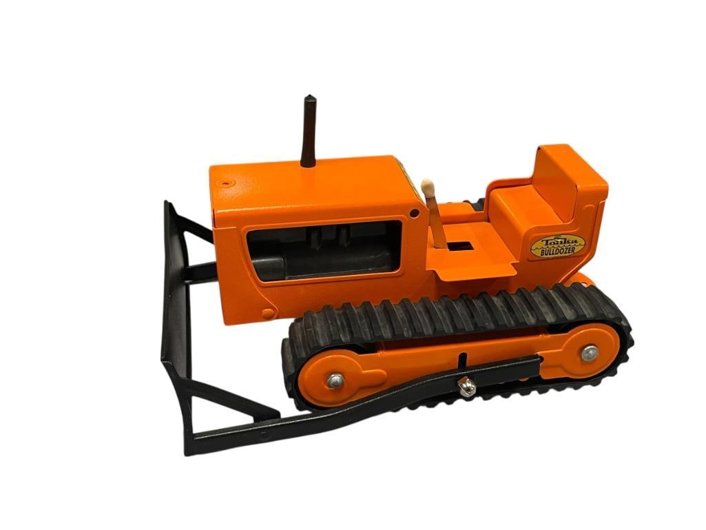 1950'S - 1960'S TONKA BULLDOZER COMMERCIAL PRESSED STEEL TOY - RESTORED: ORANGE AND BLACK WITH NEW DECALS, RUBBER TRACK, RUBBER EXHAUST, PLASTIC ENGINE BLOCK 8 3/4" L 