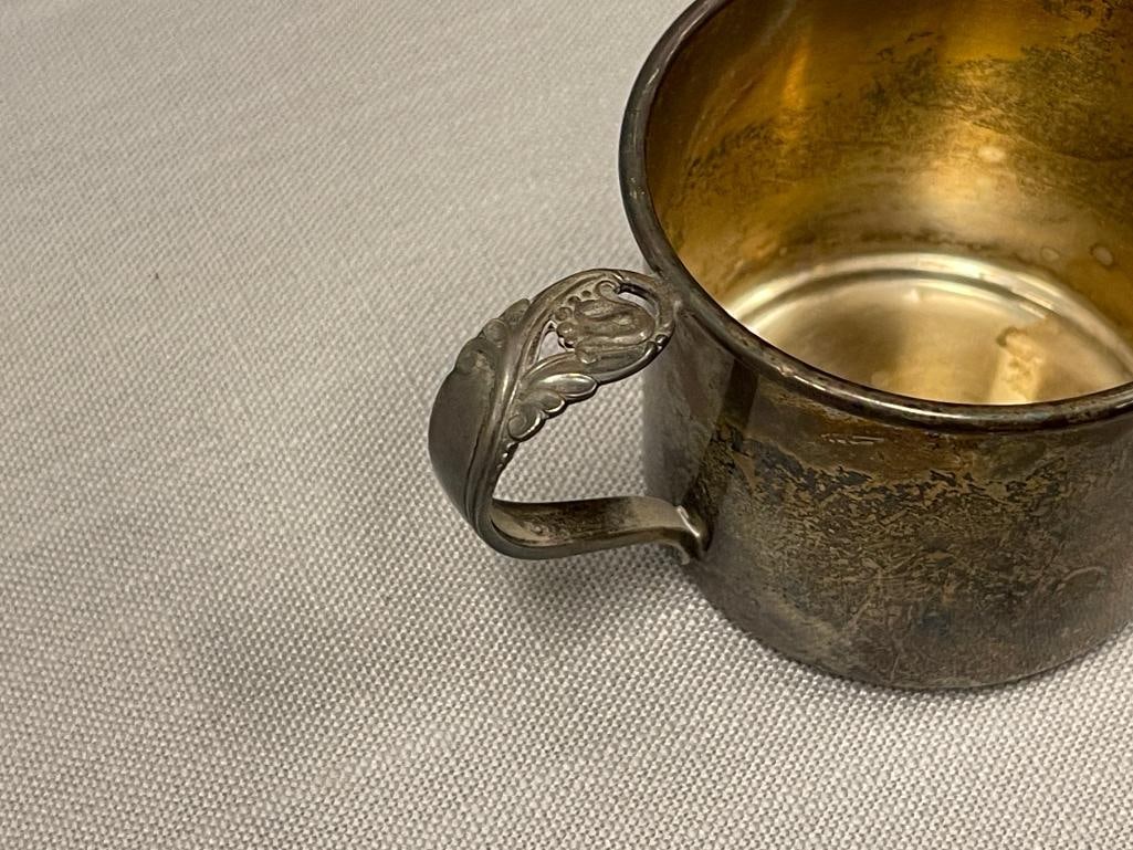 VINTAGE INTERNATIONAL STERLING SILVER SPRING GLORY PATTERN BABY CUP WEIGHT 55 GRAMS - 2