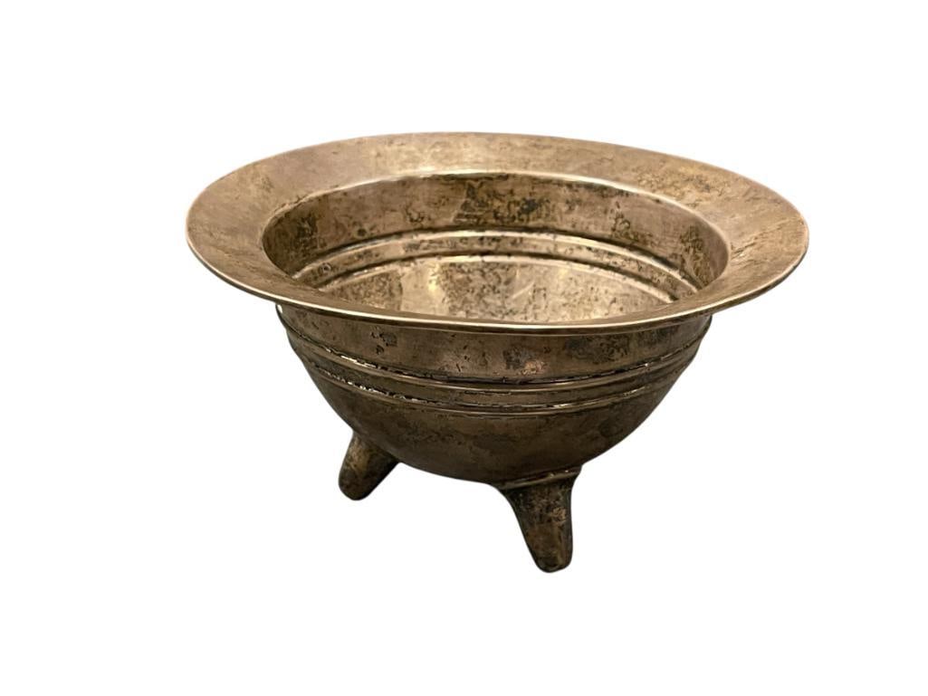 20TH CENTURY GORHAM STERLING SILVER HOLLOWARE THREE-FOOTED BOWL 80 GRAMS: NO MONOGRAM, SMALL DENT ON THE BODY AND WAVE ON THE FLATTENED RIM, HALLMARKED, TOTAL WEIGHT OF 80 GRAMS 4 3/4" ROUND