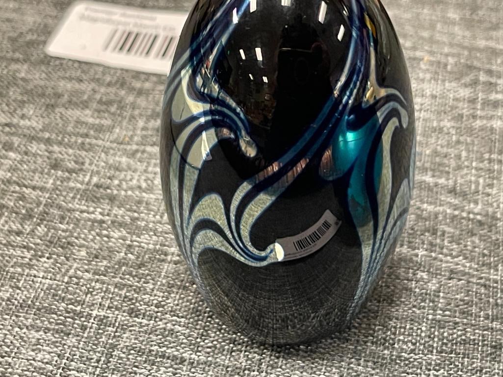STEVEN CORREIA SILVER SWIRL EGG PAPERWEIGHT AND DON RICHARDSON IRIDESCENT ART GLASS PAPERWEIGHT - 6