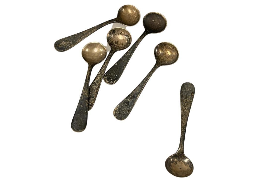 20TH CENTURY STERLING SILVER SALT CELLAR SPOONS, HALLMARKED 15 GRAMS: EACH HAVE M MONOGRAM, TOTAL WEIGHT 15 GRAMS 2 1/4" L 