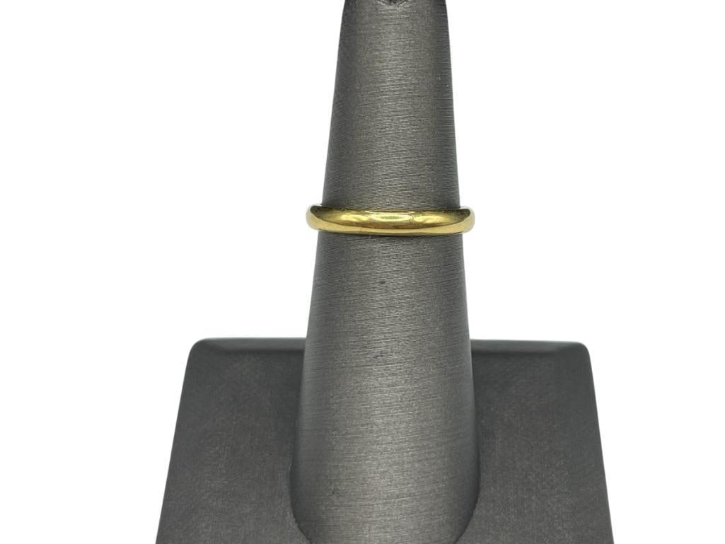 TIFFANY & CO. DESIGNER HALLMARKED 18K YELLOW GOLD BAND: SIZE 5 3/4, 1/8" THICK, 3.84 GRAMS 