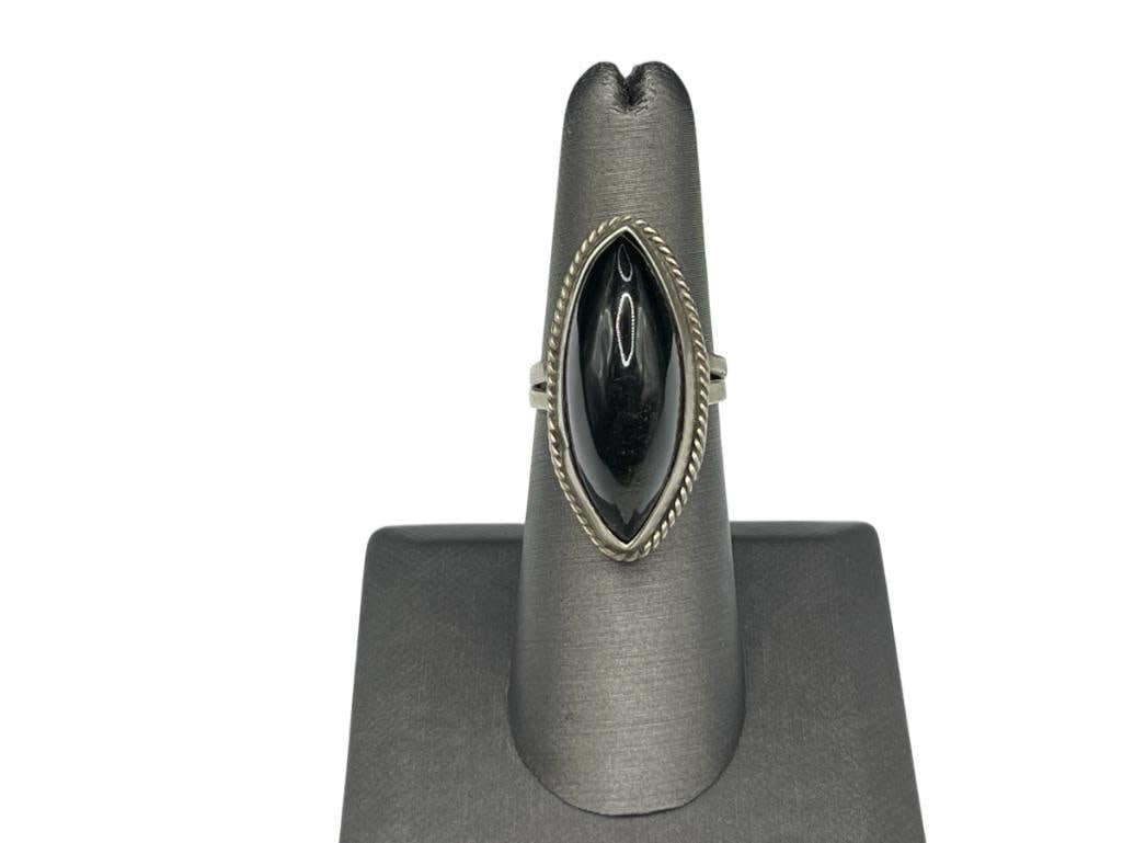 VINTAGE MEXICO MADE STERLING SILVER BLACK ONYX MARQUISE SHAPE RING: SIZE 7, 1 1/4" FRONT, 6.26 GRAMS 