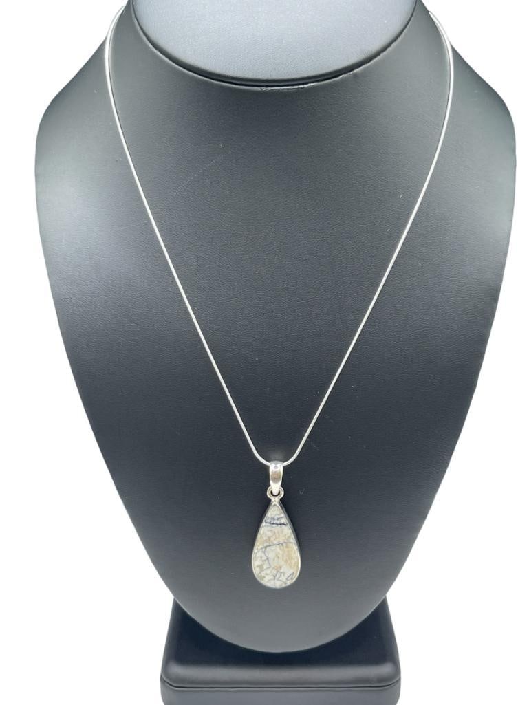 STERLING SILVER WHITE BUFFALO TEAR DROP PENDANT NECKLACE: 18" NECKLACE, 1 1/2" PENDANT, 6.42 GRAMS 