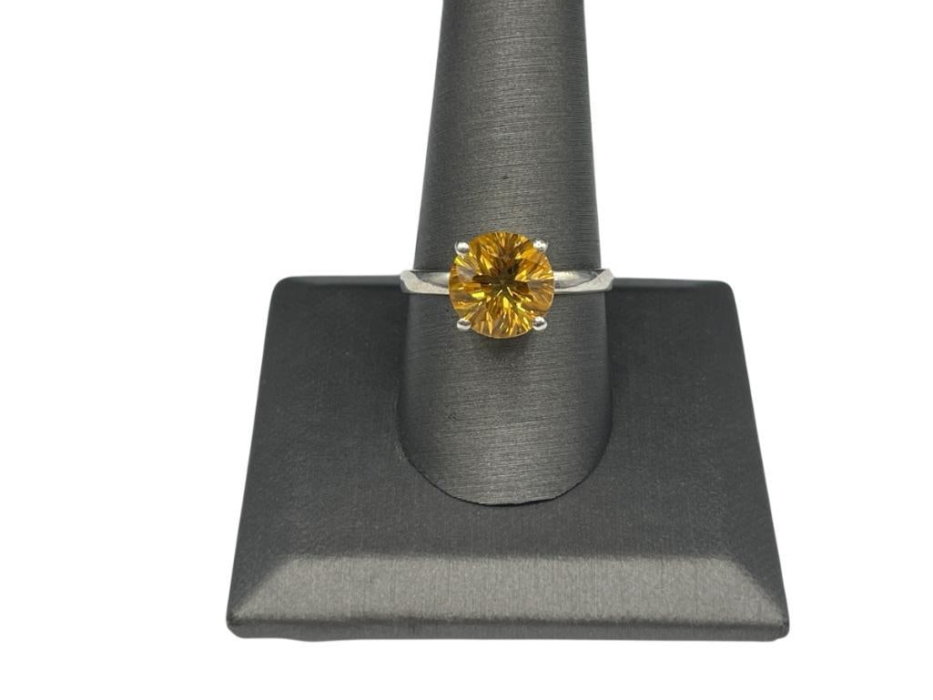 STEERLING SILVER ROUND CUT CITRINE RING: SIZE 10, 10MM CITRINE, 3.48 GRAMS 