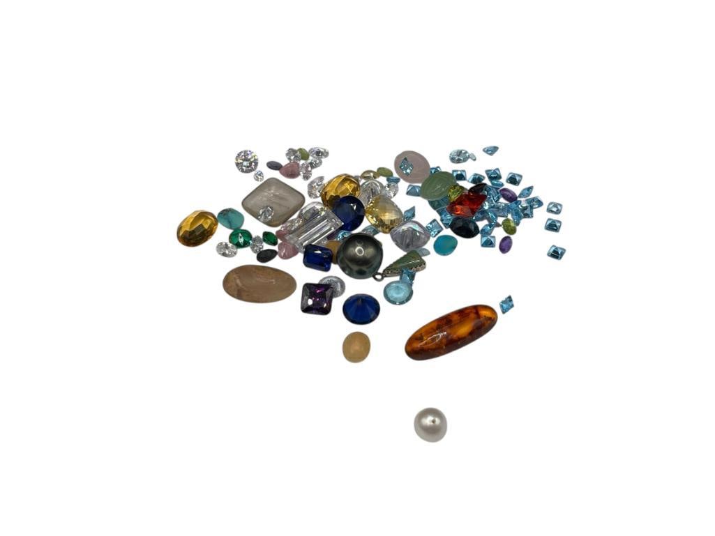 APPROX. 150CTS OF SIMULATED AND NATURAL GEMSTONES: FEATURING VARIOUS CUTS AND SIZES OF STONES 
