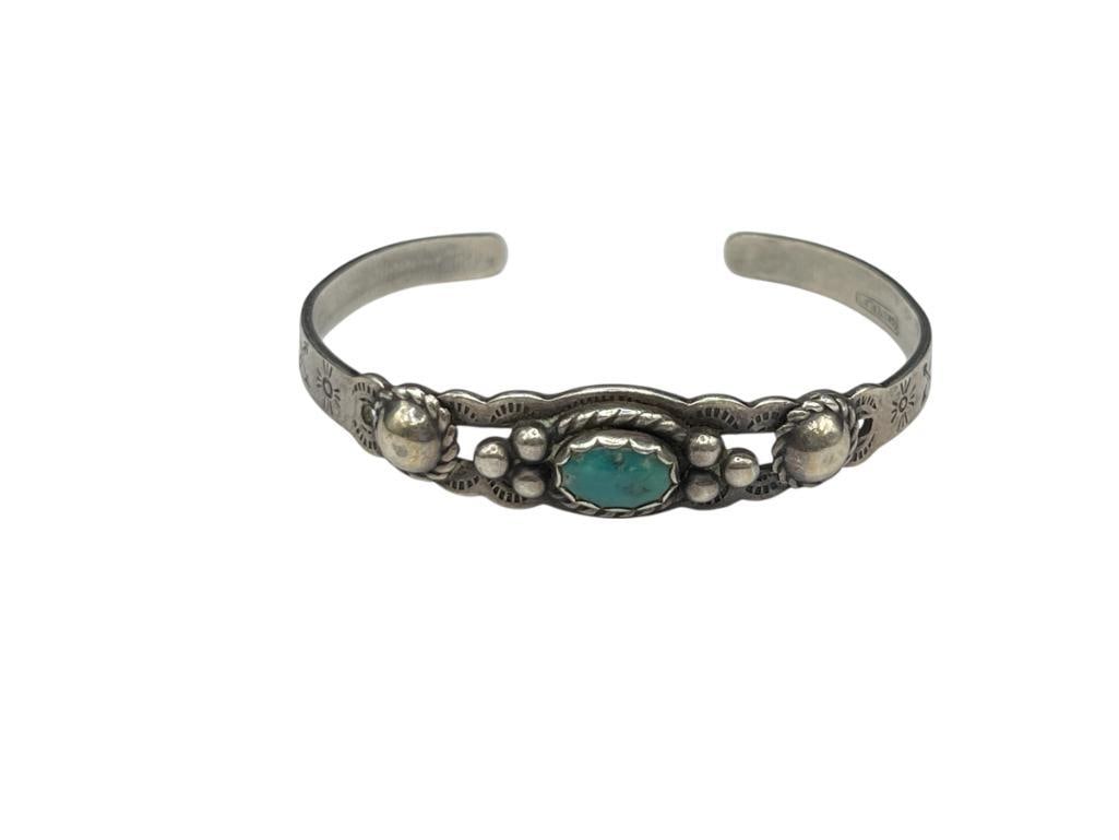 VINTAGE NAVAJO ARTIST SIGNED STERLING SILVER TURQUOISE CHILD'S CUFF BRACELET: 1 7/8" CUFF WIDTH X 1/4" FRONT, 8.24 GRAMS 