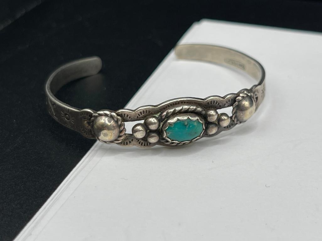 VINTAGE NAVAJO ARTIST SIGNED STERLING SILVER TURQUOISE CHILD'S CUFF BRACELET - 2