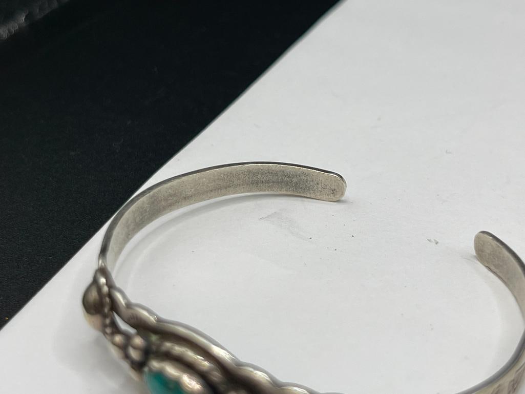 VINTAGE NAVAJO ARTIST SIGNED STERLING SILVER TURQUOISE CHILD'S CUFF BRACELET - 5