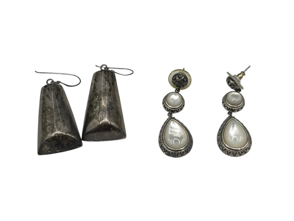 TWO PAIR OF VINTAGE STERLING SILVER EARRINGS INCLUDING ONE PAIR WITH MOTHER OF PEARL: UP TO 1 3/4", 20.60 GRAMS 