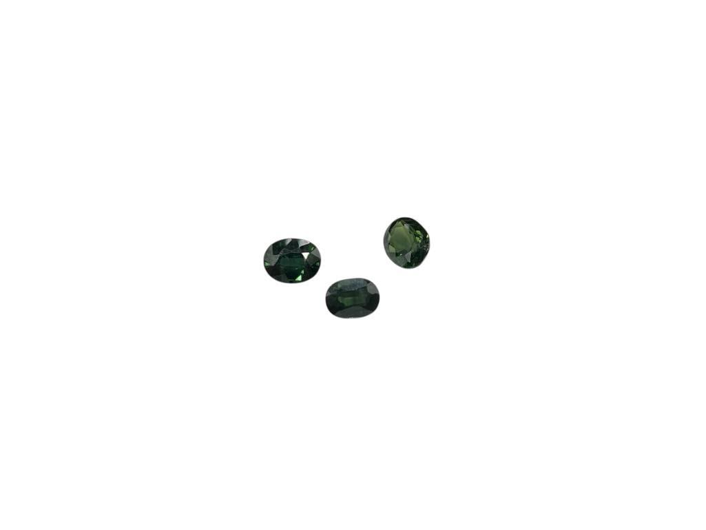 THREE OVAL CUT BLUE GREEN SAPPHIRES: 2.5CTTW 