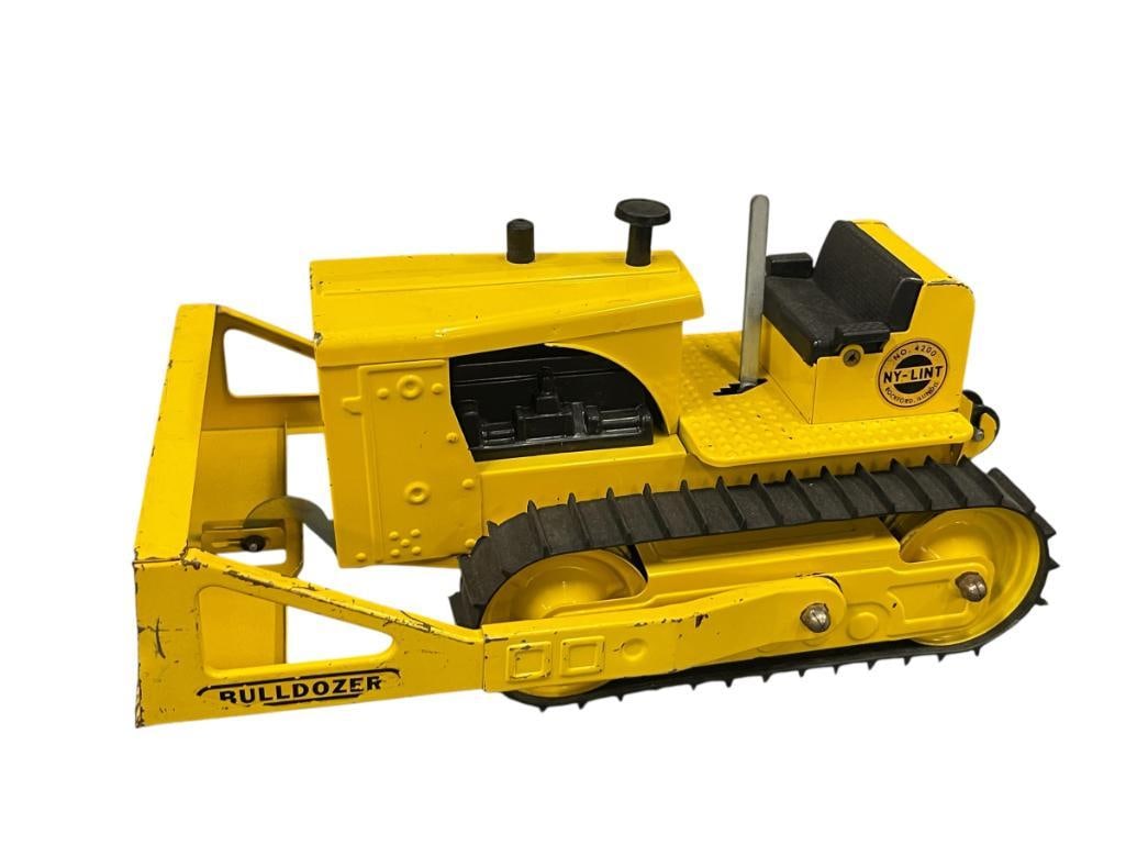 VINTAGE NYLINT TOYS PRESSED STEEL BULLDOZER WITH BEADED CHAIN WINCH NO. 4200 CIRCA 1961-1964: ORIGINAL RUBBER TRACK WITH STAMPED LOGO AND ORIGINAL DECALS, DOES SHOW MINOR PAINT WEAR FROM AGE 13" L 