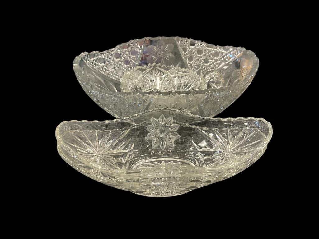 DECORATIVE GLASS TABLEWARE SERVING BOWLS AND EAPG LOOP HANDLED DISH (1 of 7)