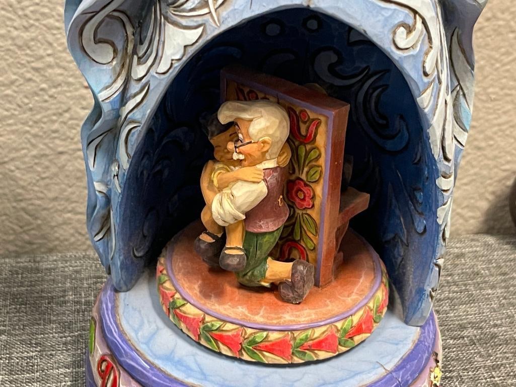 WALT DISNEY SHOWCASE MUSICAL ANIMATED FIGURINE OF PINOCCHIO TITLED DREAMS COME TRUE BY ENESCO - 4
