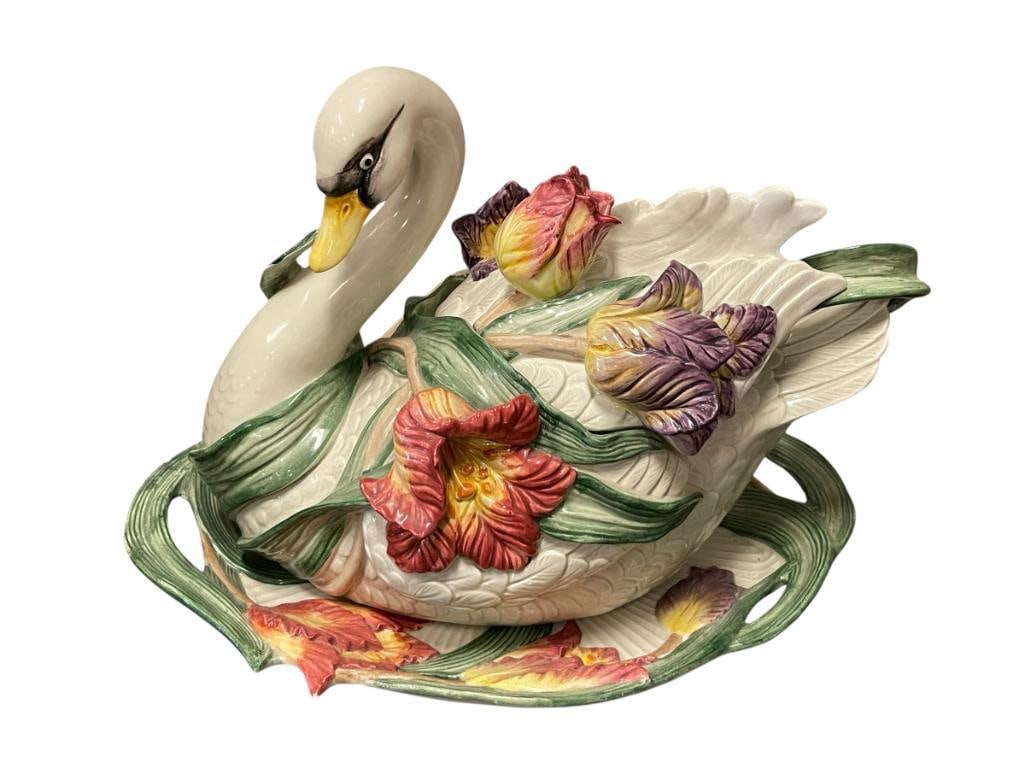 FITZ AND FLOYD TULIP SWAN 3 3/4 QT SOUP TUREEN DISCONTINUED: INCLUDES TUREEN, LID, LADLE, AND BOTTOM PLATE, ONE SMALL CHIP ON TH EDGE OF THE PLATE 14" TUREEN, 16" PLATE 