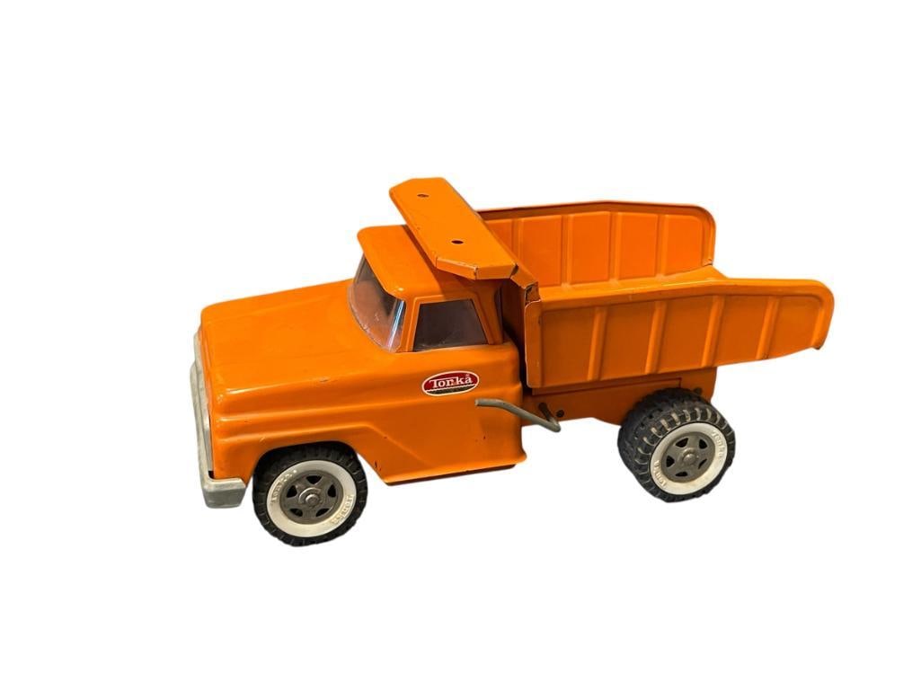 VINTAGE 1960'S - 1970'S TONKA PRESSED STEEL DUMP TRUCK (1 of 7)