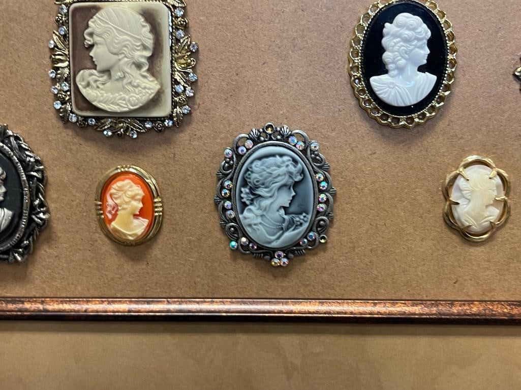 ARTISAN CRAFTED CAMEO DISPLAY MOUNTED BOARD FEATURES 19 VICTORIAN STYLE CAMEOS - 5