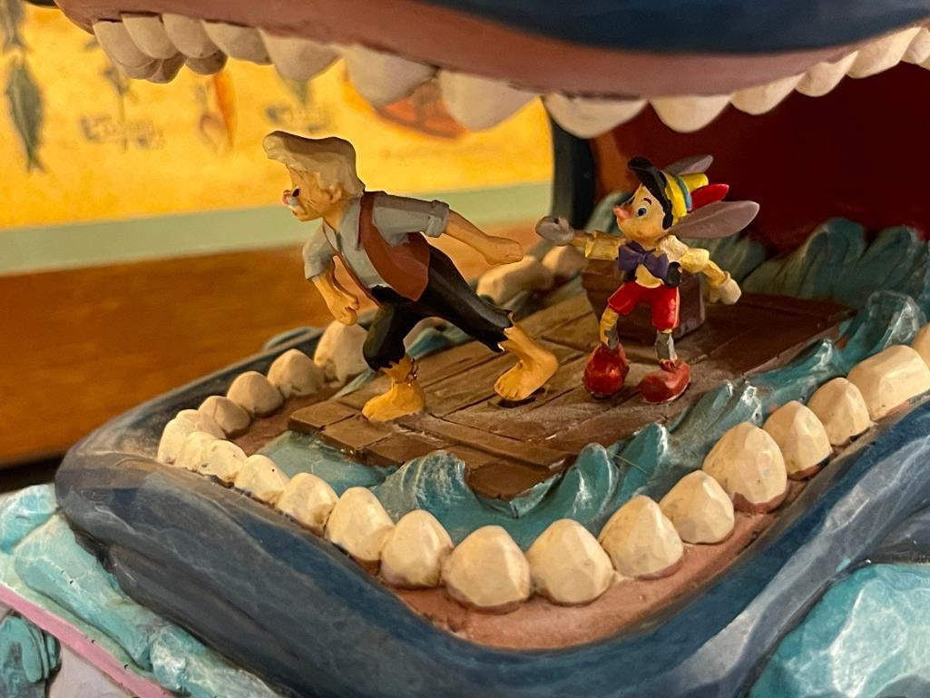 WALT DISNEY SHOWCASE COLLECTION PINOCCHIO, GEPETTO, AND WHALE FIGURINE - 3