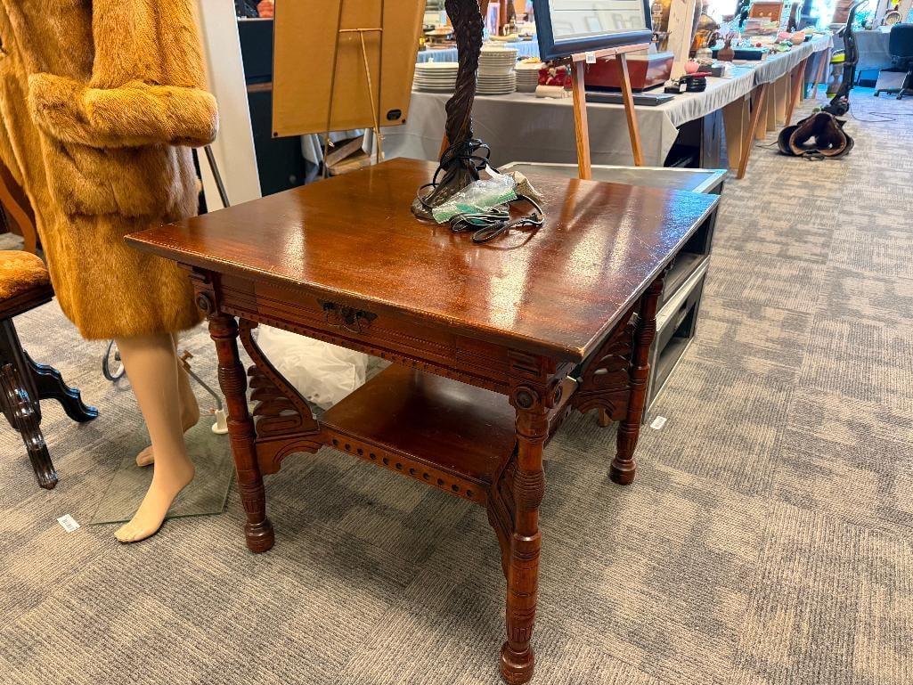 LATE 19TH CENTURY VICTORIAN ERA MAHOGANY PARLOR TABLE: FEATURES CARVED APRON, TURNED LEGS WITH CARVED BRACKET, ALSO FEATURES A SINGLE DRAWER WITH GARGOLYE PULL, TOP DOES SHOW SOME LIGHT WEAR 32" X 32" X 28" 