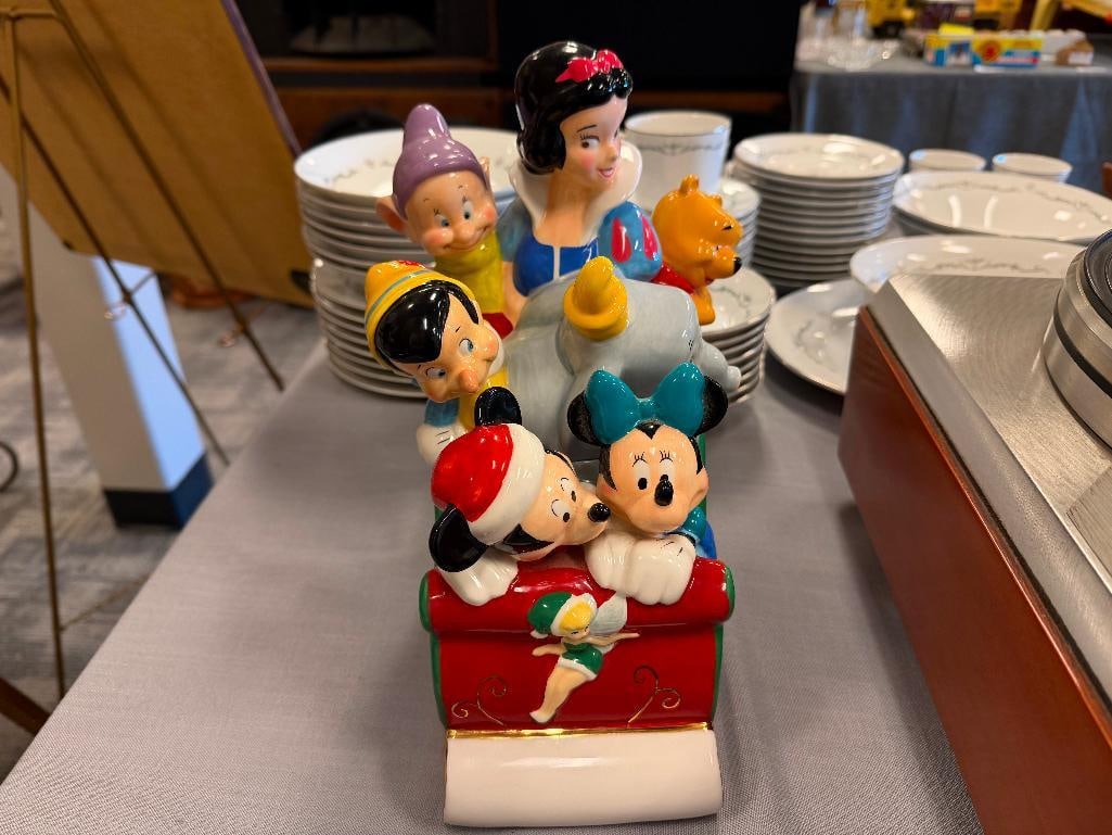 DISNEY STORE EXCLUSIVE DISNEY CHARACTER HOLIDAY CERAMIC COOKIE / BISCUIT JAR - 6