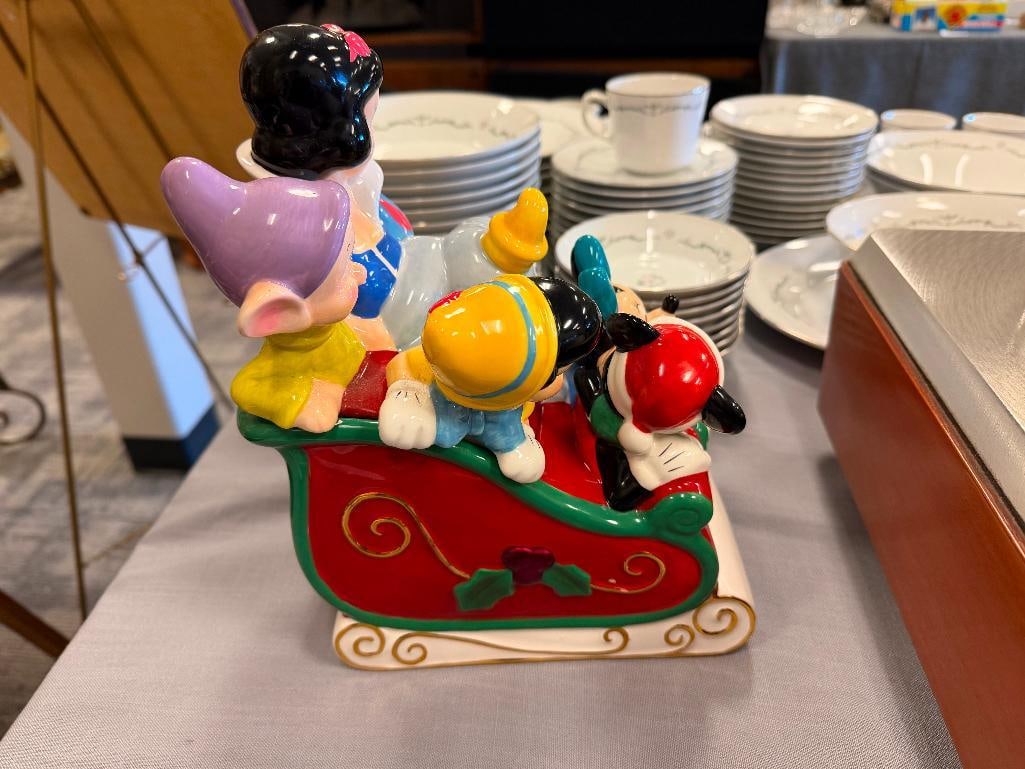 DISNEY STORE EXCLUSIVE DISNEY CHARACTER HOLIDAY CERAMIC COOKIE / BISCUIT JAR - 7