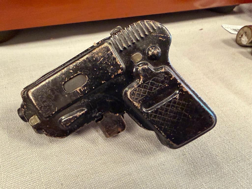 1930'S - 1940'S MARX G-MAN AUTOMATIC PISTOL WIND-UP MECHANICAL TOY - 12