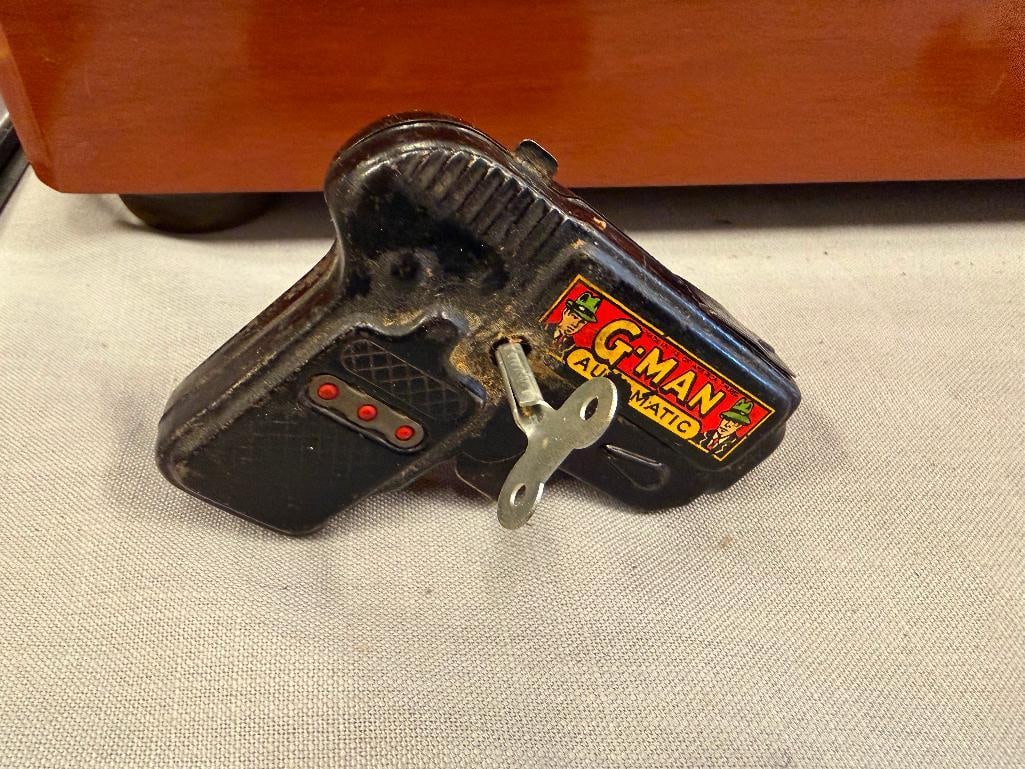 1930'S - 1940'S MARX G-MAN AUTOMATIC PISTOL WIND-UP MECHANICAL TOY - 2