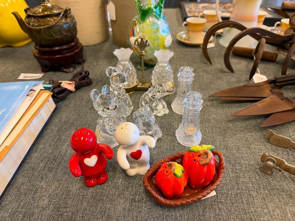 SIX SETS OF CERAMIC AND LENOX CRYSTAL SALT AND PEPPER SHAKERS INCLUDING DISNEY SHAKERS - 3