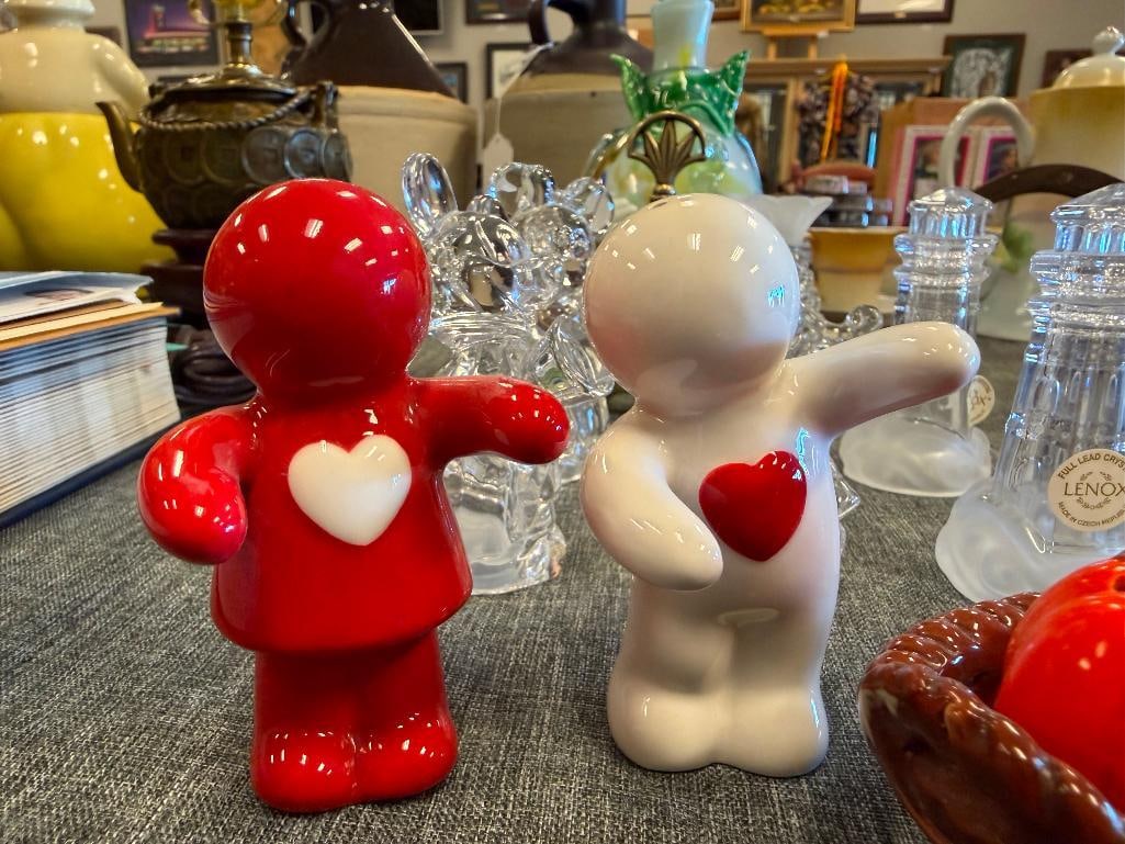 SIX SETS OF CERAMIC AND LENOX CRYSTAL SALT AND PEPPER SHAKERS INCLUDING DISNEY SHAKERS - 6