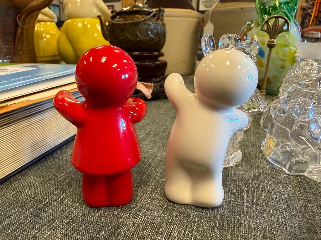 SIX SETS OF CERAMIC AND LENOX CRYSTAL SALT AND PEPPER SHAKERS INCLUDING DISNEY SHAKERS - 9