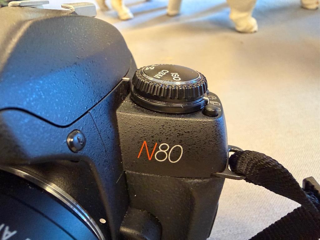 NIKON N80 SLRR 35MM FILM CAMERA WITH 28-100MM LENS, STRAP AND NIKON CAMERA BAG - 10