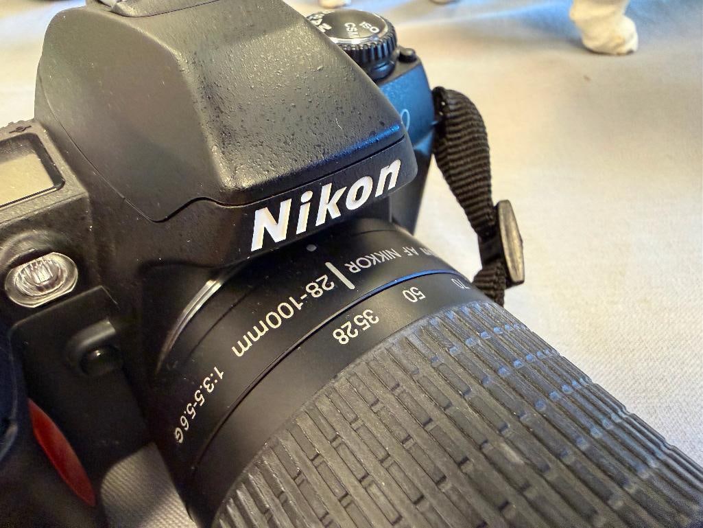 NIKON N80 SLRR 35MM FILM CAMERA WITH 28-100MM LENS, STRAP AND NIKON CAMERA BAG - 11