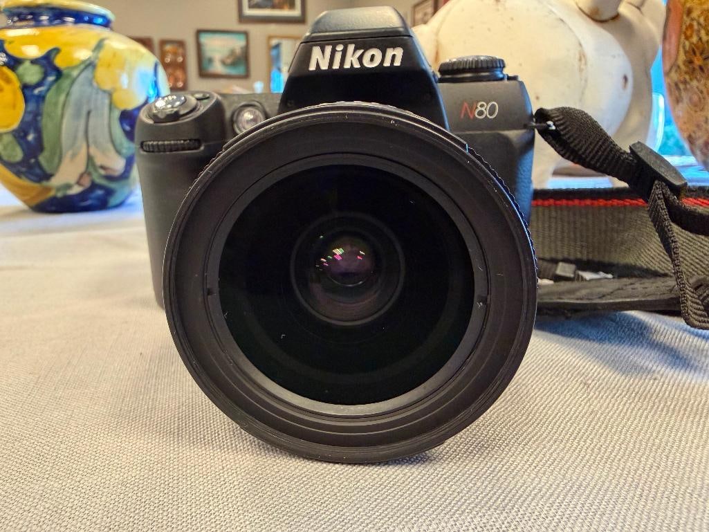 NIKON N80 SLRR 35MM FILM CAMERA WITH 28-100MM LENS, STRAP AND NIKON CAMERA BAG - 20