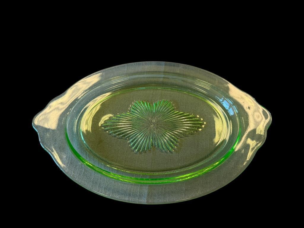 VINTAGE CAMBRIDGE URANIUM GLASS PLATTER DEPRESSION ERA: GLOWS BRIGHTLY, NO CHIPS OR CRACKS 9" X 6" 